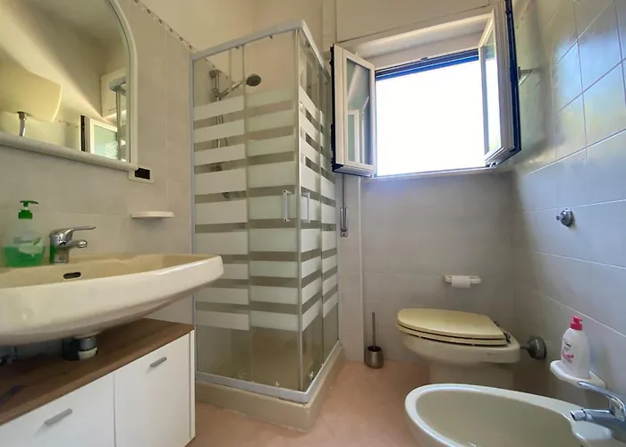 Splendid Detached Villa, Near The Sea Villa