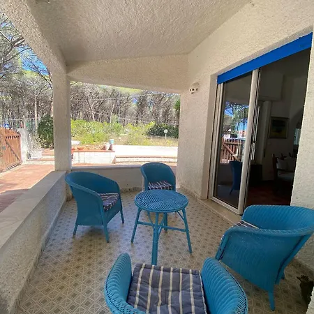 Villa Splendid Detached Villa, Near The Sea