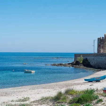 Splendid Detached Villa, Near The Sea