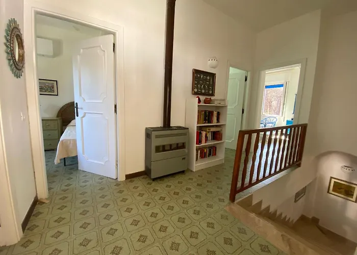 Splendid Detached Villa, Near The Sea