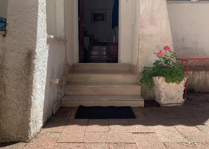 Villa Splendid Detached Villa, Near The Sea *